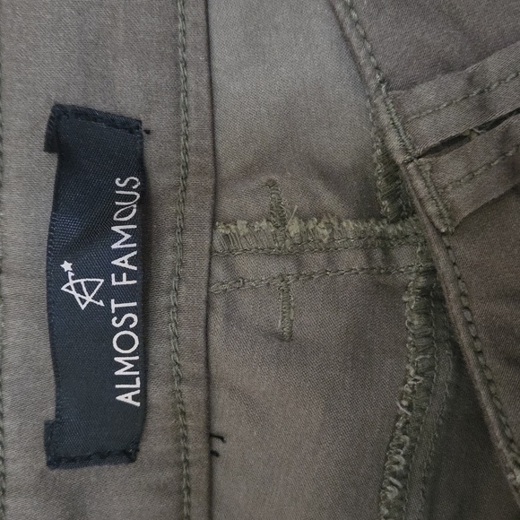 Almost Famous | Stretchy Olive Green Skinny Cargo Pants Juniors Size 3 - Picture 4 of 5